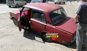 В Рубцовске на дороге образовалась глубокая яма