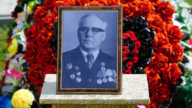 Захоронение праха Евгения Доильницына в Заринске 7 августа.
