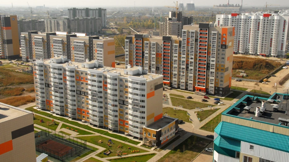 Жилой квартал. Новостройки. Парковки.