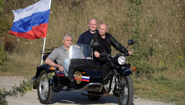 Владимир Путин посетил мотоклуб «Ночные волки».