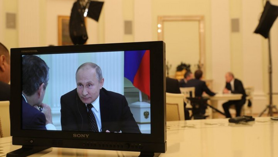 На экране монитора - Владимир Путин.