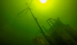 Теплоход "Ирбис" на дне Телецкого озера 