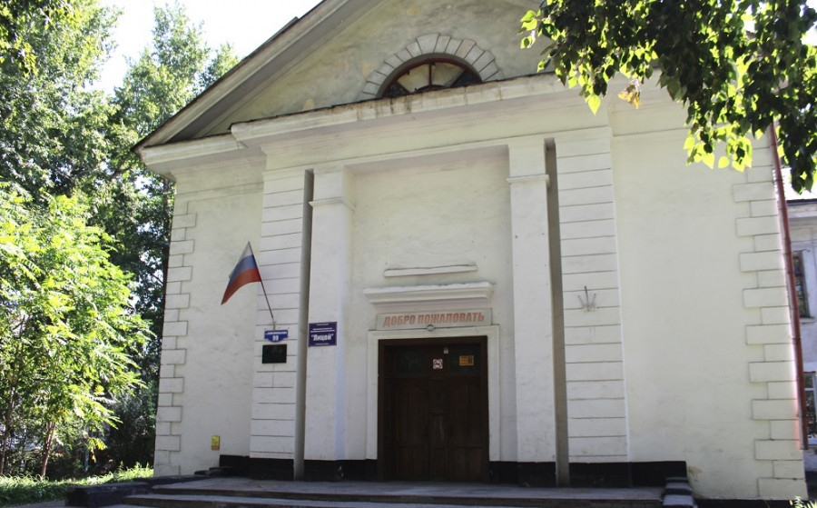 МБОУ «Лицей» (бывшая школа №9) в Рубцовске.