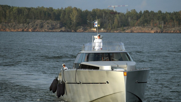 Владимир Путин и Саули Ниинистё на катере отправились к причалу крепости Свеаборг.
