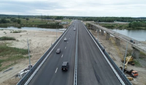 Мост на Чуйском тракте в Тальменском районе.