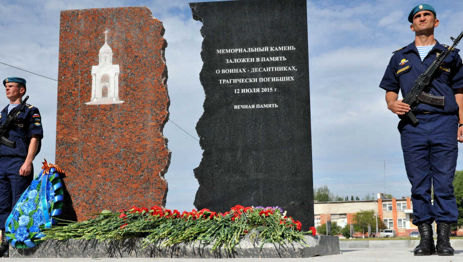 Мемориальный камень заложен в память о погибших десантниках 12.07.2015.