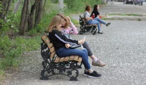 Новые лавочки на набережной Камня-на-Оби.