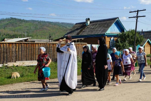 В бурятском селе борются с онкозаболеваниями во время крестного хода.