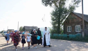 В бурятском селе борются с онкозаболеваниями во время крестного хода.