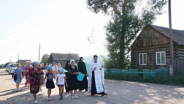 В бурятском селе борются с онкозаболеваниями во время крестного хода.