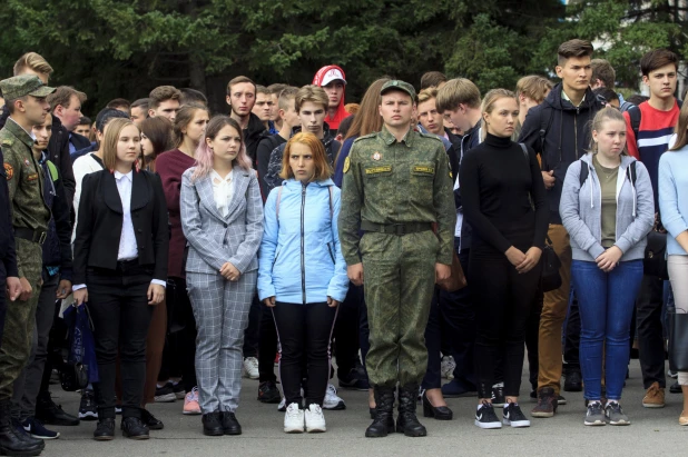 Акция памяти бесланской трагедии в Барнауле.