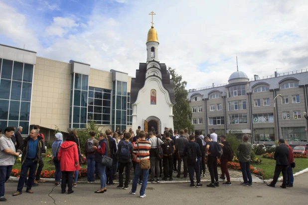 Акция памяти бесланской трагедии в Барнауле.