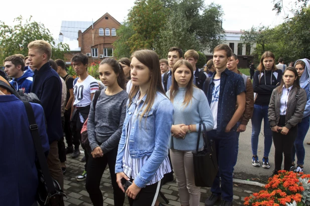 Акция памяти бесланской трагедии в Барнауле.