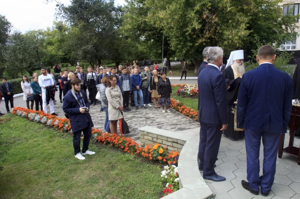 Акция памяти бесланской трагедии в Барнауле.