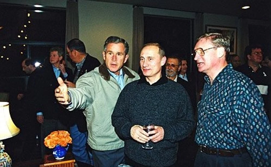 Президенты РФ и США Владимир Путин и Джордж Буш, 2001 год.