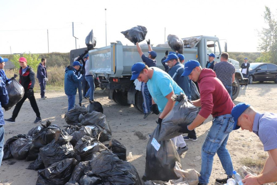 «Росводоканал Барнаул» очистил берег Оби от мусора.