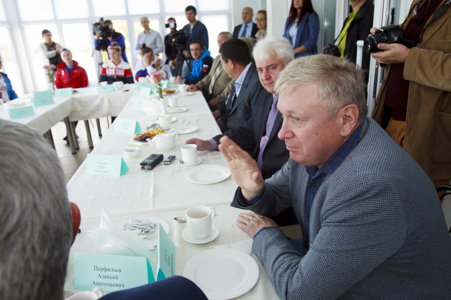 Встреча губернатора Томенко и российских гребцов 