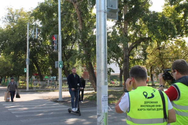 «Дорожная инспекция ОНФ» проверяет качество дорог Барнаула.