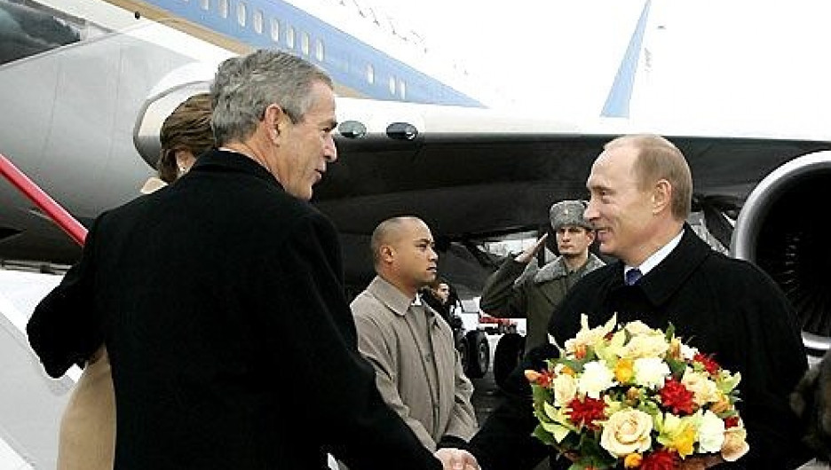 Владимир Путин и Джордж Буш у "борта №1" США. 2006 год.