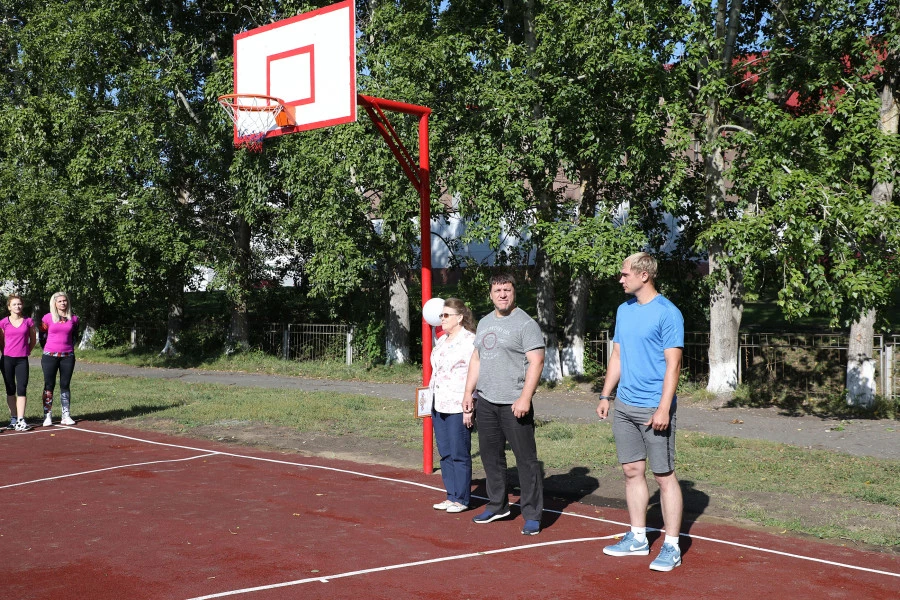 Реконструированная спортивная площадка в Заринске.