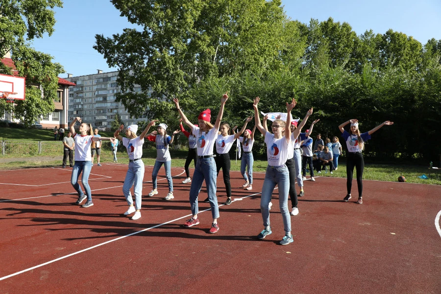 Реконструированная спортивная площадка в Заринске.