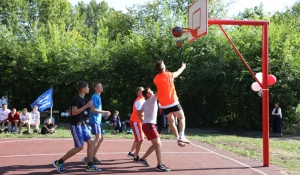 Реконструированная спортивная площадка в Заринске.