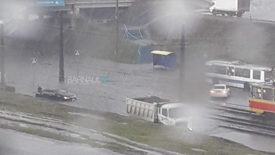 Утонувшие авто в Барнауле.