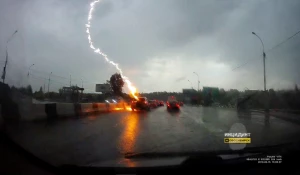 Удар молнии на Бердском шоссе.