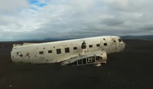 Douglas Dakota C-117 после крушения в 1973-м.