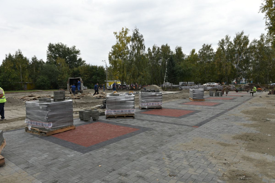 Строительство пешеходного фонтана в сквере на улице Панфиловцев, 22.