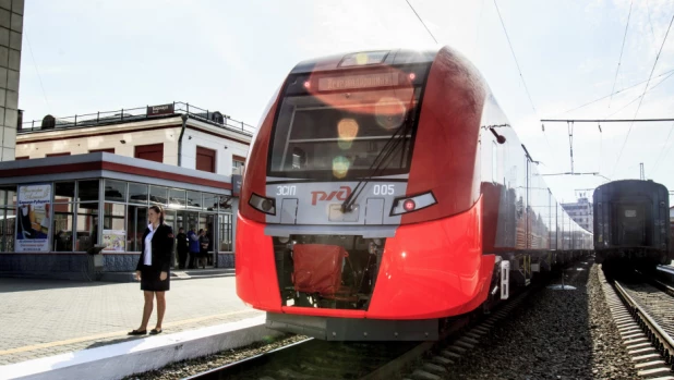 Скоростной поезд «Ласточка» в Барнауле.