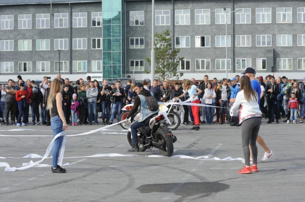 Байкеры весело закрывают летний сезон в Барнауле.