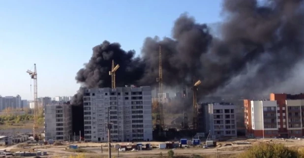 Пожар на стройке в Барнауле.