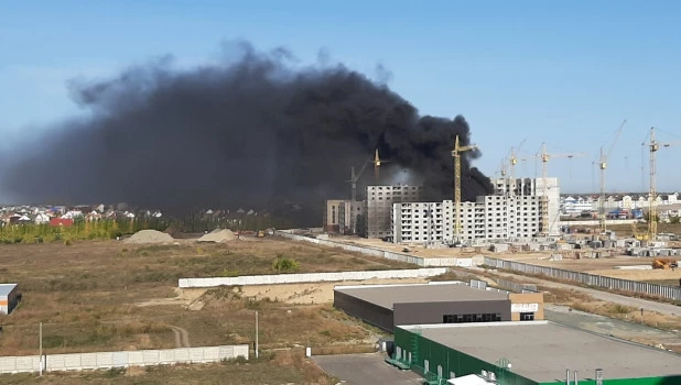 Пожар на стройке в Барнауле.