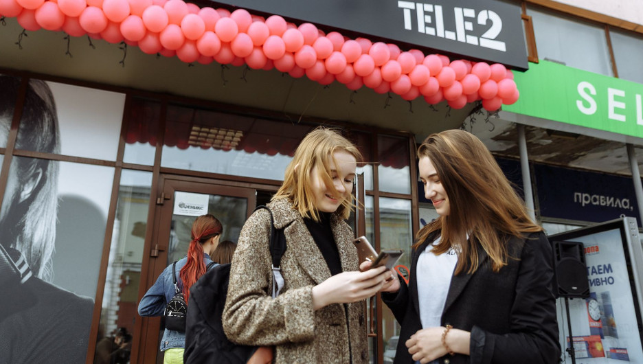 Tele2 предлагает жителям Алтайского края в рассрочку смартфон и год связи.