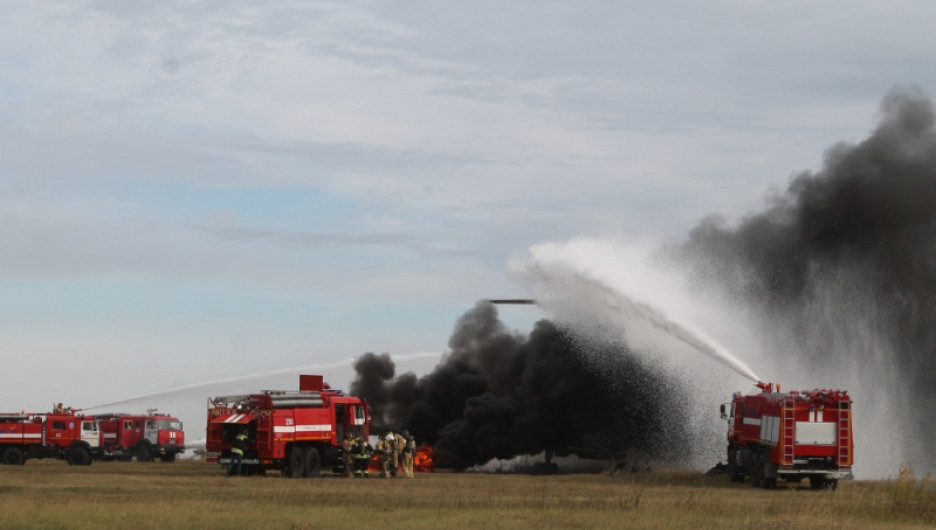 Пожарные учения в Барнаульском аэропорту.