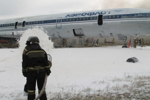 Пожарные учения в Барнаульском аэропорту.