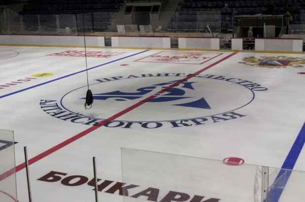 Каток дворец спорта калуга купить. Титов Арена каток. Титов Арена контур. Факел Барнаул хоккей. Динамо Барнаул хоккейная Арена здание.