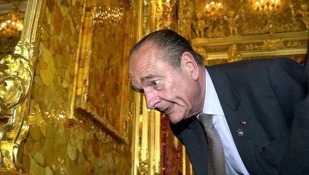 Жак Ширак в янтарной комнате в Москве 