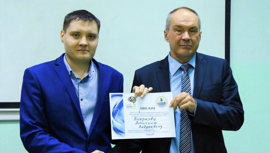 Награждение инженера отдела технологического присоединения АО «СК Алтайкрайэнерго» Дмитрия Бояркова.