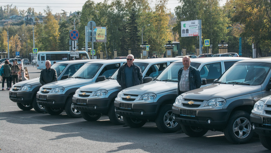 Алтайские школы получили новые автомобили.