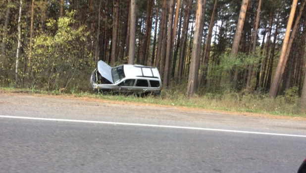 Авто слетело с дороги в Ленточном бору.