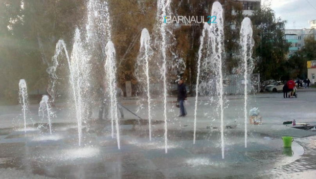 Первый пешеходный фонтан в Барнауле. 