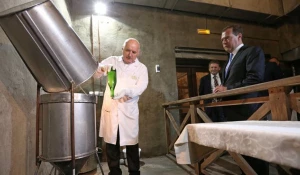 Дмитрий Медведев на предприятии "Абрау-Дюрсо".