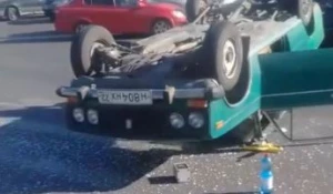 "Жигули" на крыше.