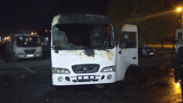 В Барнауле сгорел автобус
