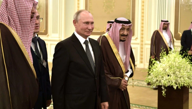 Владимир Путин с королем Саудовской Аравии.
