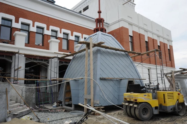 Стройка в здании театра кукол "Сказка"