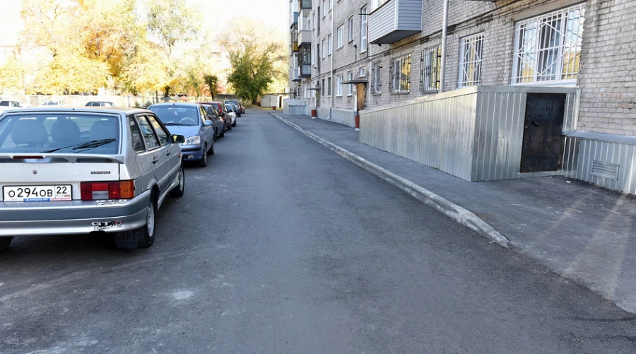 В Барнауле завершили основные работы по ремонту дворов в рамках нацпроекта. В Барнауле завершили основные работы по ремонту дворов в рамках нацпроекта.
