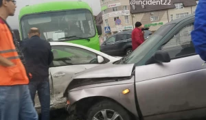 ДТП на Власихинской с участием автобуса 